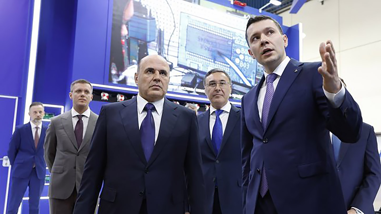 Михаил Мишустин оценил успехи российского станкостроения и робототехники на выставке «Металлообработка–2025»