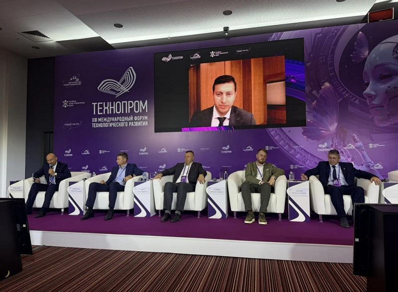 Что делают роботы на заводах: итоги круглого стола по роботизации на «Технопроме-2026»